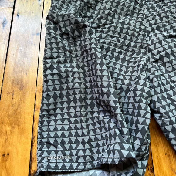 Patagonia Wavefarer Men’s 38 Board Shorts Trunks Worn Wear Geometric Pattern - Picture 7 of 11